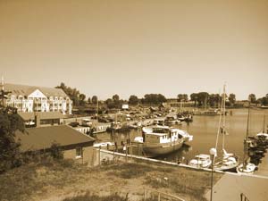 Überblick über den Hafen des Städtchens Kirchdorf auf der Insel Poel